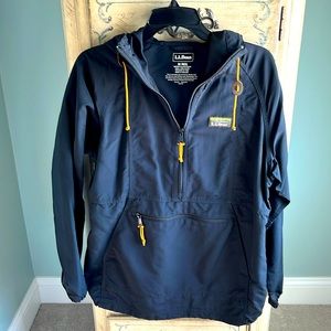 Women’s nylon LLBean shell size M Reg front zip pocket black with hood